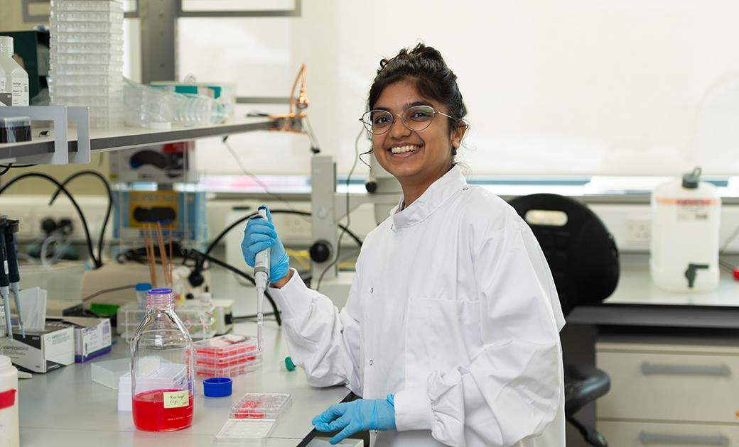 PhD student Shankari Anna Balan working in the UKCEH molecular biology laboratories