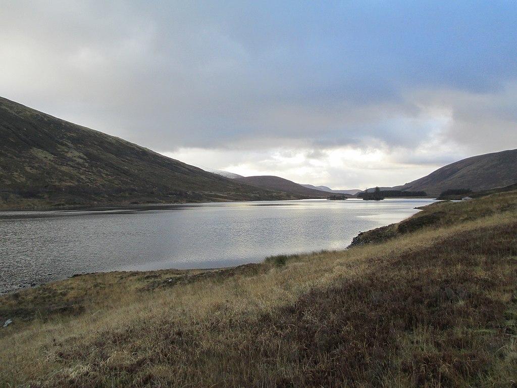 Loch Sgamhain   Photo: Jennifer Jones, CC BY-SA 2.0