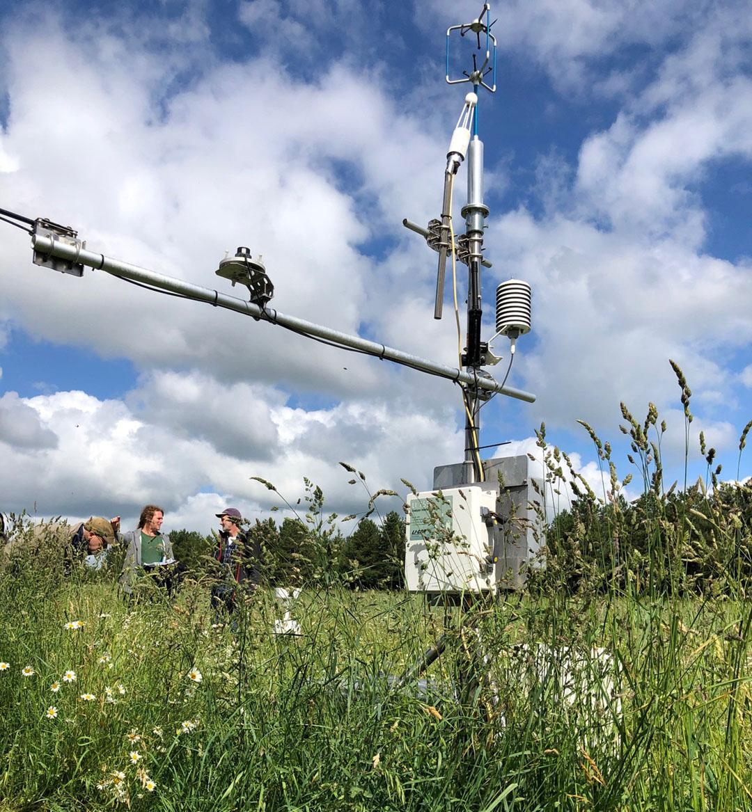 A flux tower for monitoring greenhouse gas emissions, located on farmland
