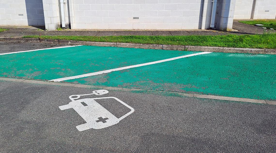 Car parking spaces for electric vehicles