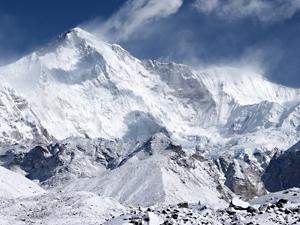 Cho Oyu, Himalayan mountain with glacier.  (Photo: Shutterstock)