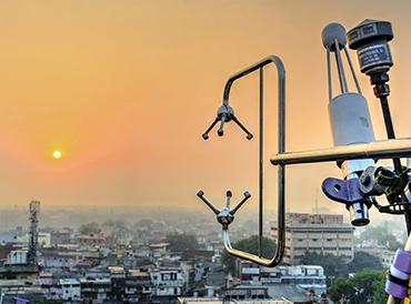 A micrometeorological tower in Old Delhi during the ‘DelhiFlux’ field campaign