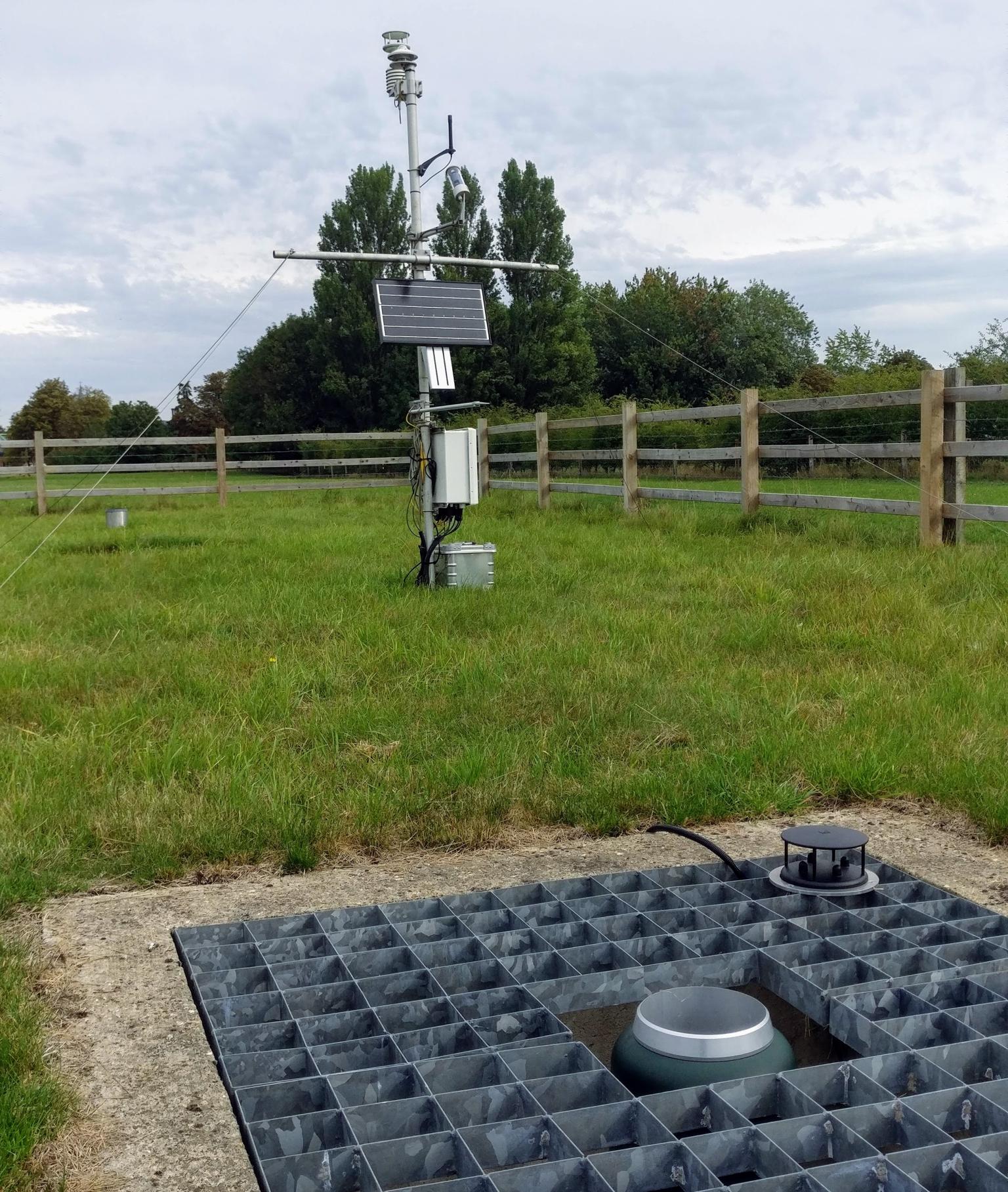 Automatic Weather Station and ground level Pluvio raingauge