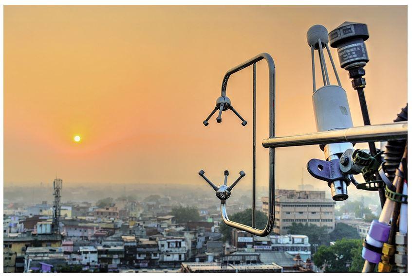 A micrometeorological tower in Old Delhi during the ‘DelhiFlux’ field campaign