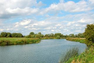 River Thames and countryside near Oxfordshire, photo by Shutterstock