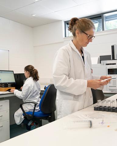 Galina Toteva and Alison Brown working in the water lab at Edinburgh