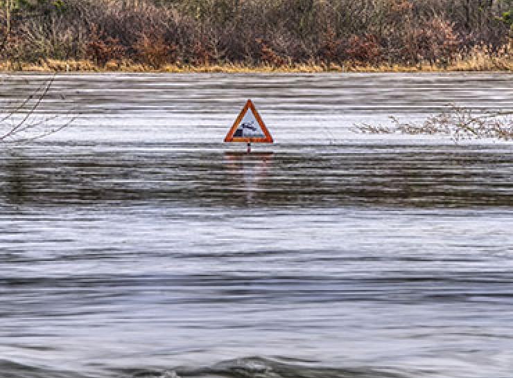 Flooded road. Photo: Markus Distelrath - Pixabay
